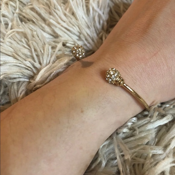 Open Gold Bracelets - Picture 4 of 9